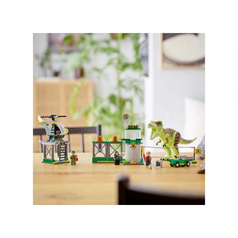 Evadarea dinozaurului T rex LEGO Jurassic World