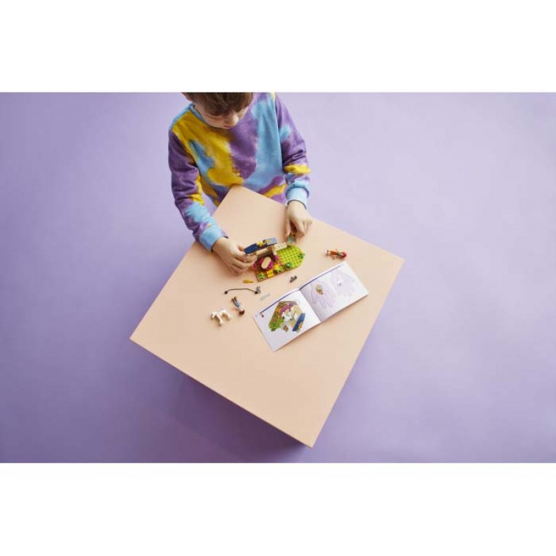 Grajdul de ingrijire a poneilor LEGO Friends 41696
