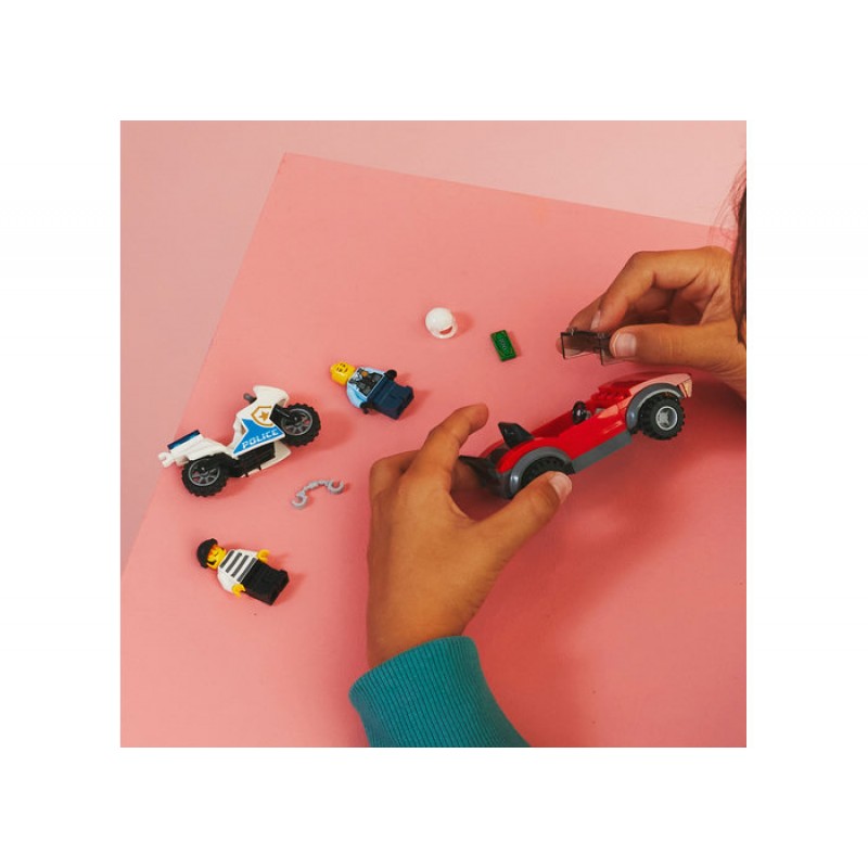 Urmarire pe motocicleta 60392 LEGO CITY