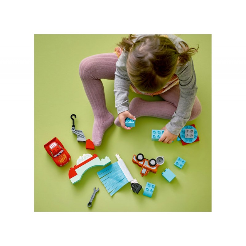 Distractie la spalatorie cu Lightning McQueen si Mater 10996 LEGO DUPLO
