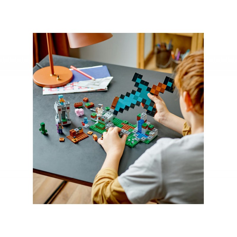 Avanpostul sabiei LEGO Minecraft 21244