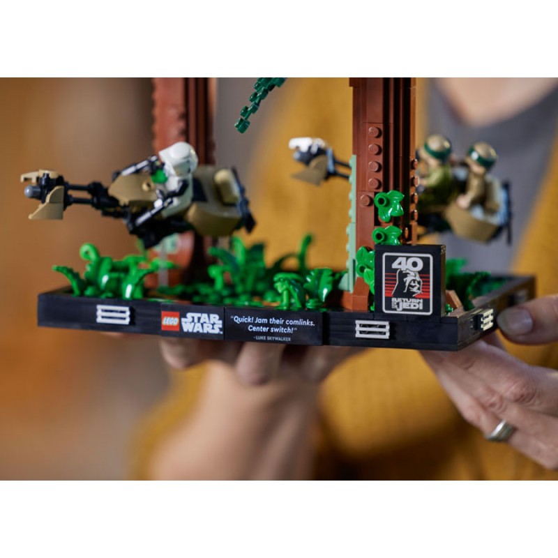 Diorama Urmarire cu speederul pe Endor LEGO Star Wars 75353