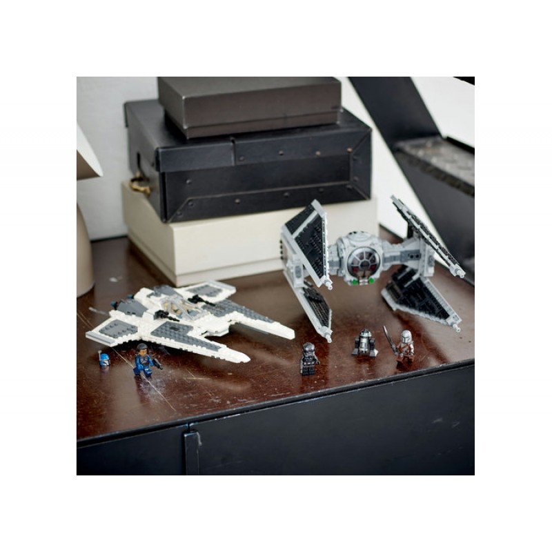 Fang Fighter mandalorian vs TIE Interceptor LEGO Star Wars 75348