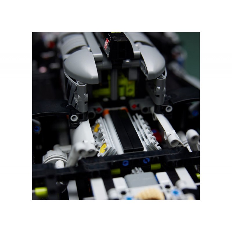 Peugeot 9x8 24H Le Mans Hybrid Hypercar LEGO Technic 42156
