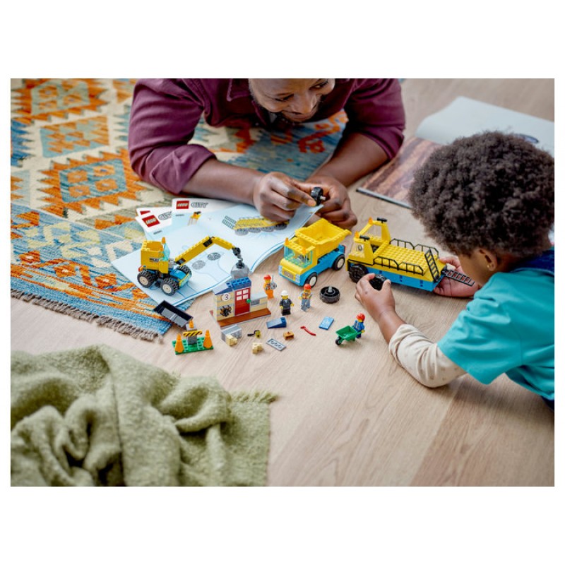 Camioane de constructie si macara cu bila pentru demolari LEGO City 60391