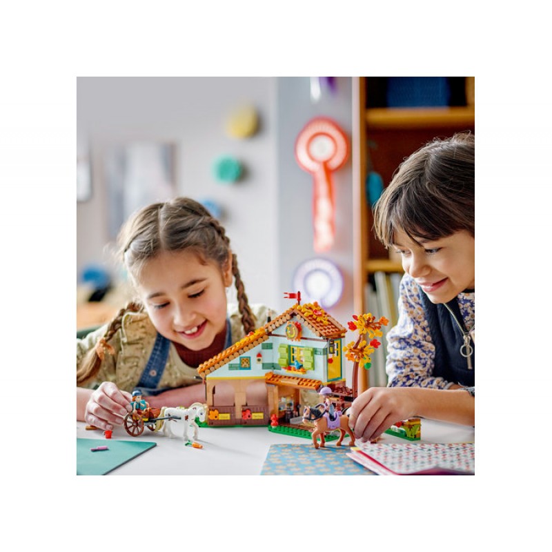 Grajdul pentru cai al lui Autumn LEGO Friends 41745