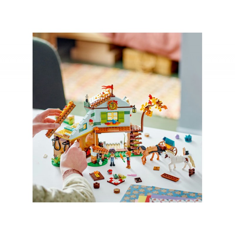 Grajdul pentru cai al lui Autumn LEGO Friends 41745