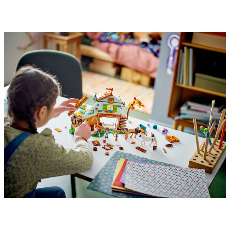 Grajdul pentru cai al lui Autumn LEGO Friends 41745