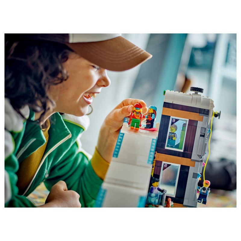 Centru de ski si escalada LEGO City 60366