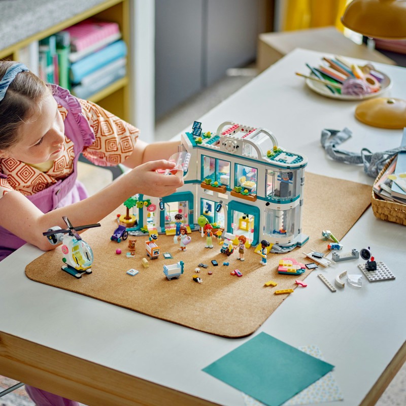 Spitalul din orasul Heartlake LEGO Friends 42621