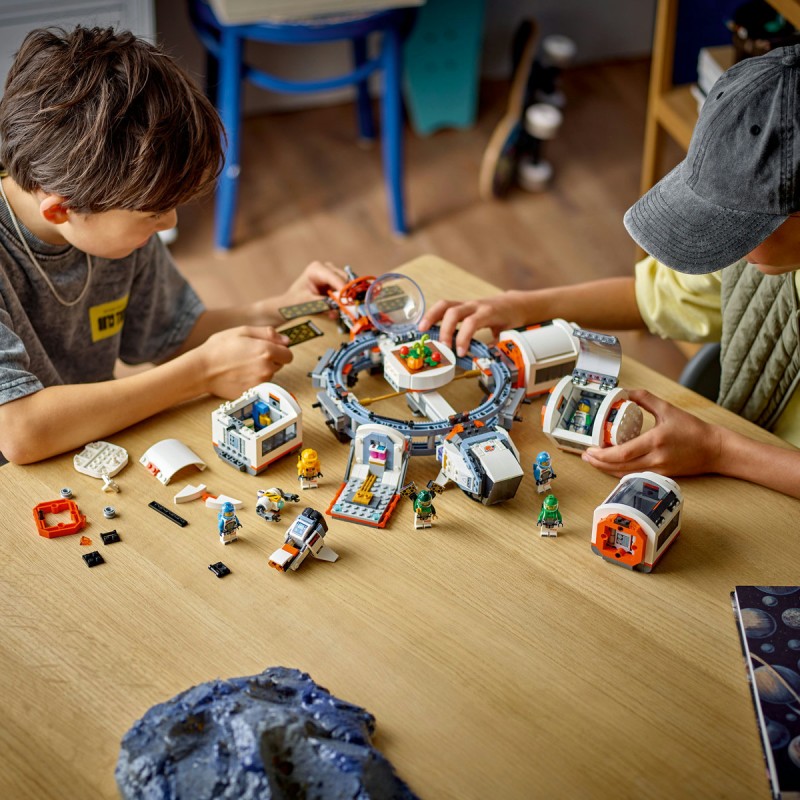 Statie spatiala modulara LEGO City 60433