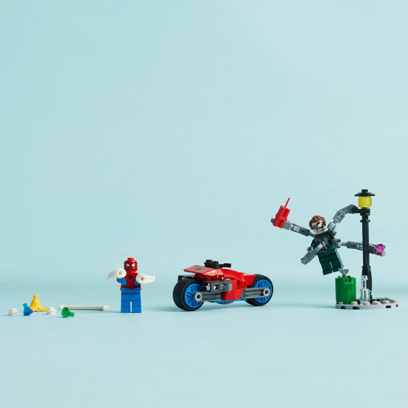 Urmarire pe motocicleta Omul Paianjen vs Doc Ock LEGO Marvel Super Heroes