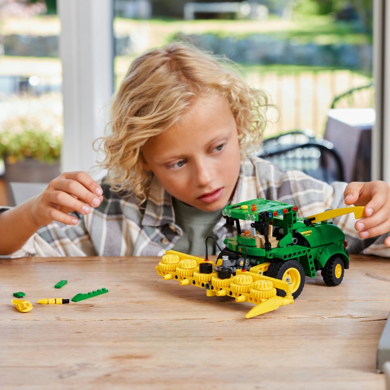 John Deere 9700 Forage Harvester LEGO Technic 42168