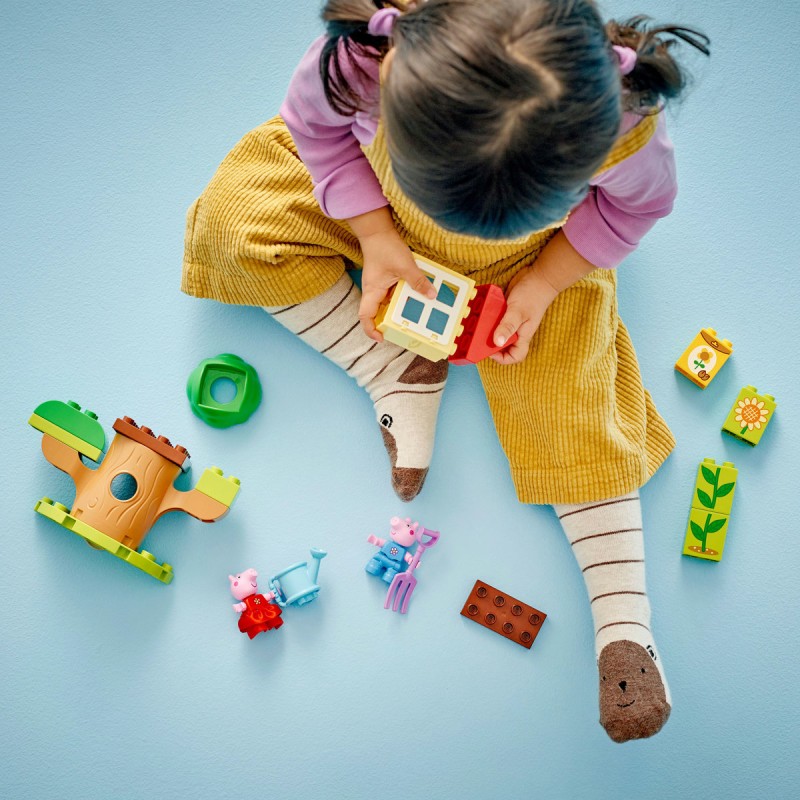 Purcelusa Peppa Gradina si casa din copac LEGO DUPLO 10431