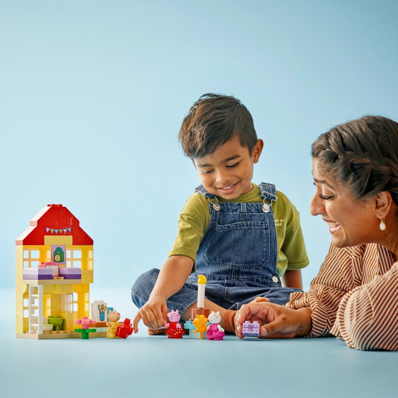 Purcelusa Peppa si casa aniversara LEGO DUPLO 10433