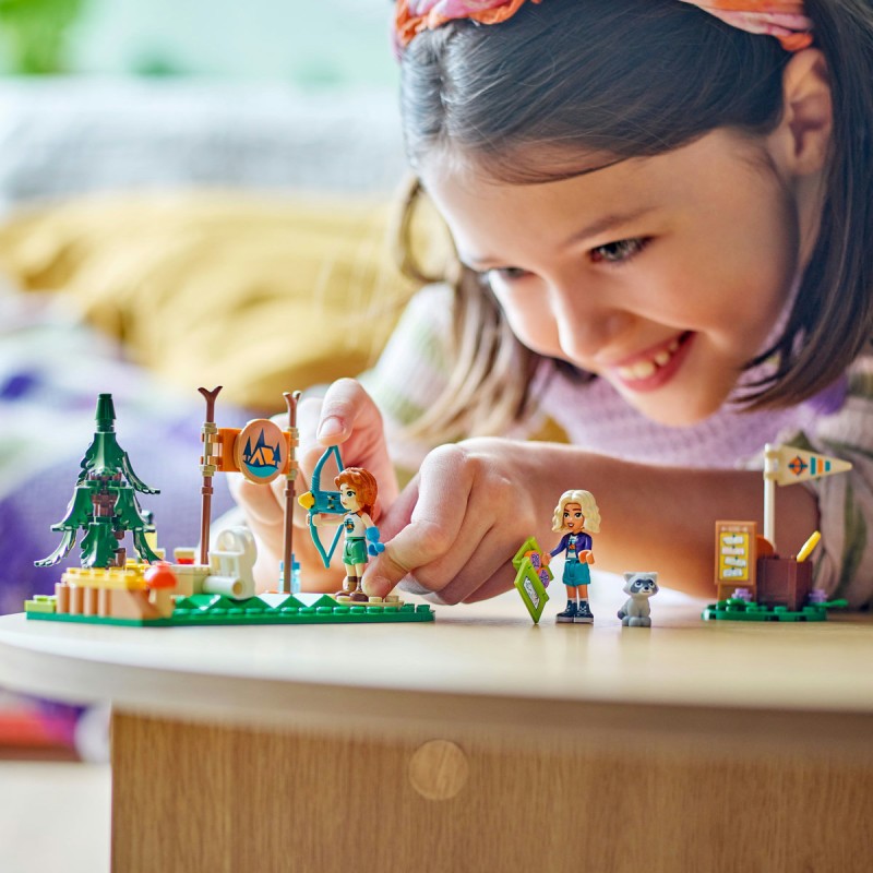 Poligonul de tir cu arcul în tabara de aventuri LEGO Friends 42622