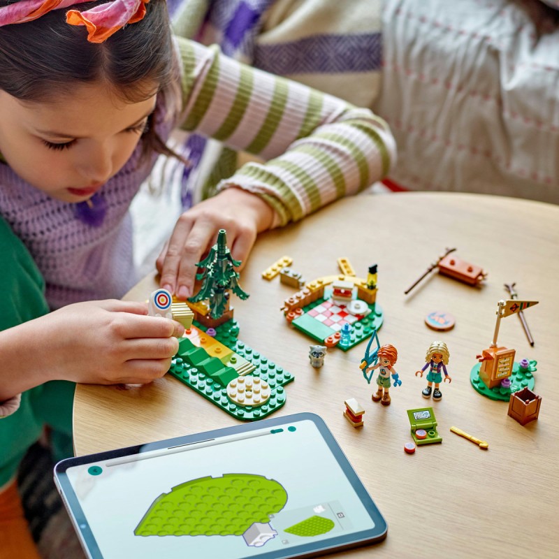 Poligonul de tir cu arcul în tabara de aventuri LEGO Friends 42622