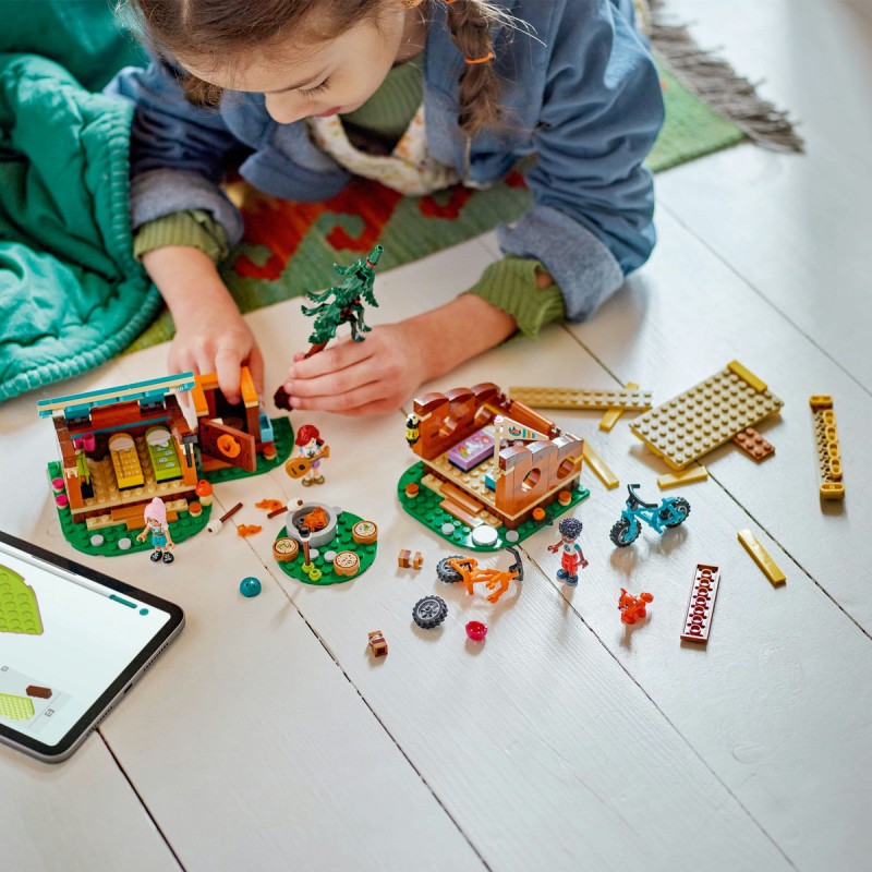 Cabane în tabara de aventuri LEGO Friends 42624