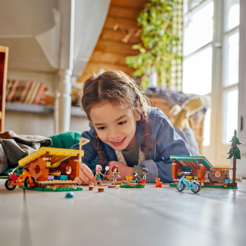 Cabane în tabara de aventuri LEGO Friends 42624
