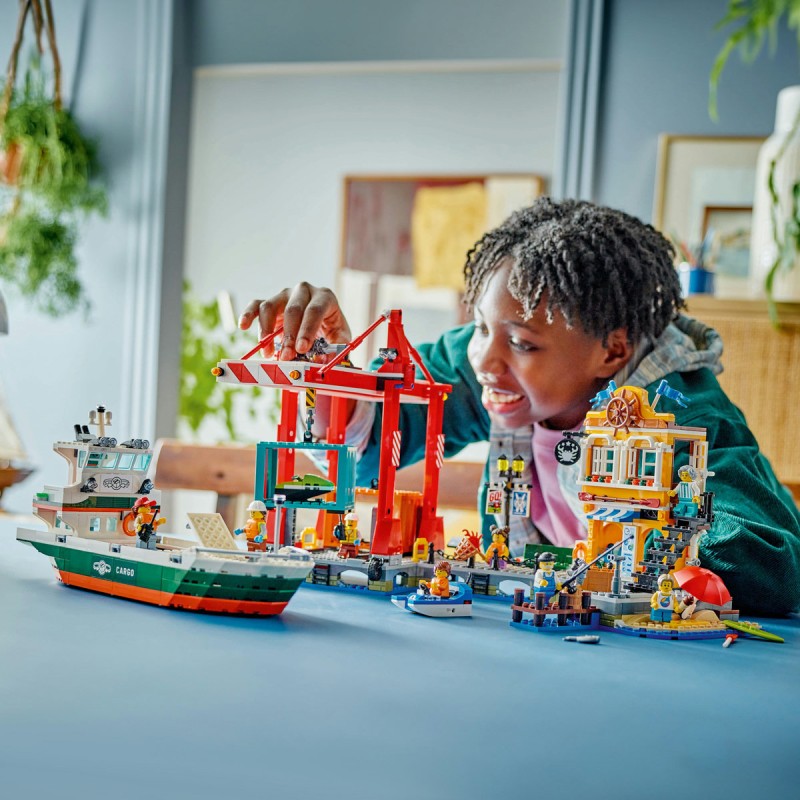 Port si nava de transport marfa LEGO City 60422