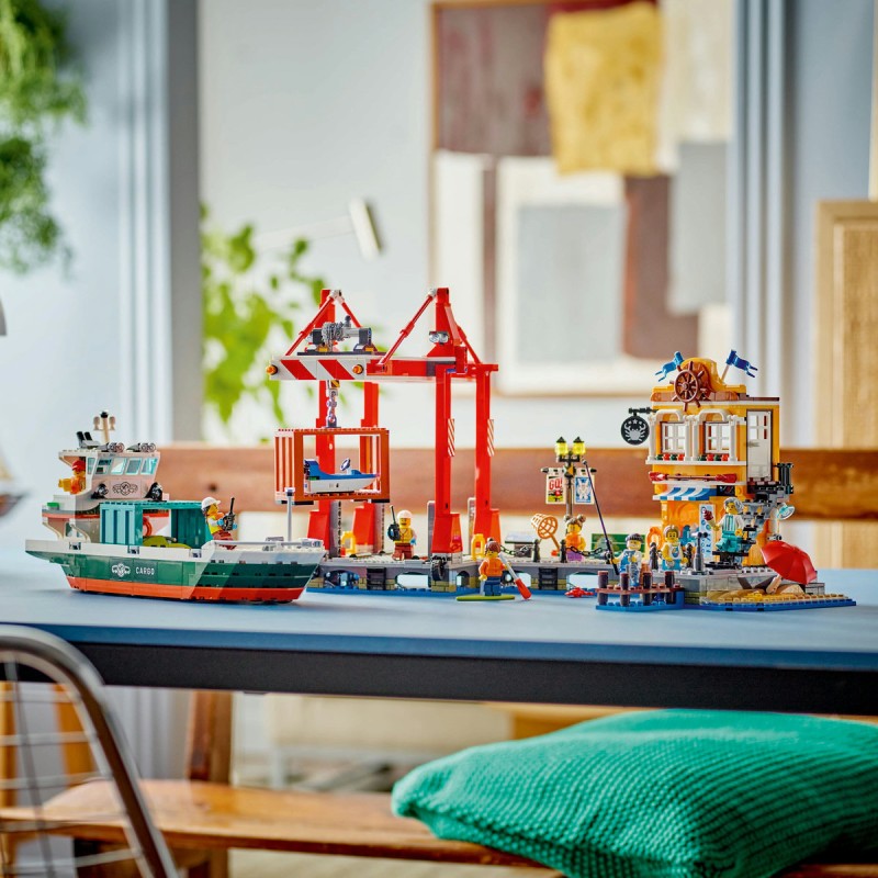 Port si nava de transport marfa LEGO City 60422