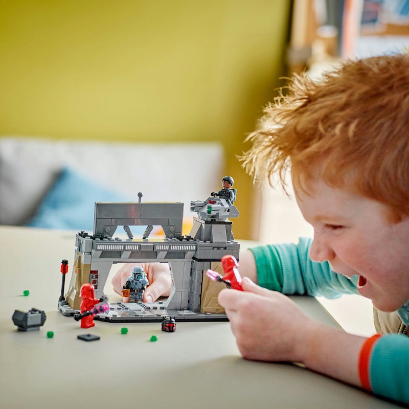 Lupta dintre Paz Vizsla™ si Moff Gideon™ LEGO Star Wars 75386