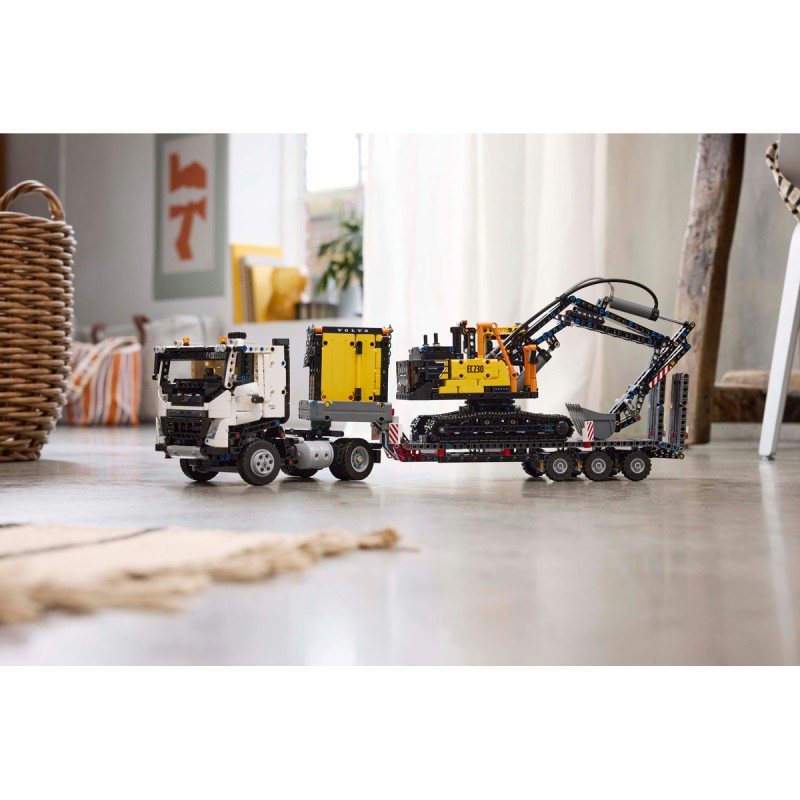 Camionul FMX si excavatorul electric EC230 de la Volvo