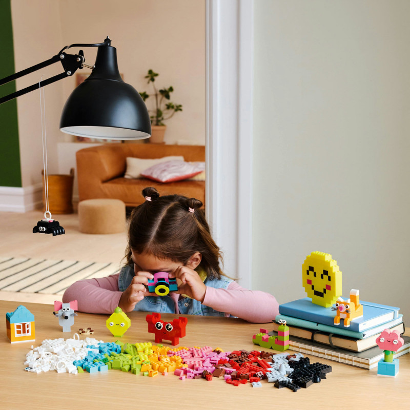 Cutia creativitatii si a veseliei 11042 LEGO CLASSIC