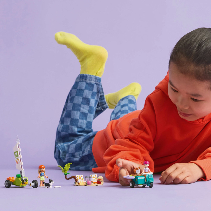 Aventuri cu catei la surfing si pe scuter 42641 LEGO Friends