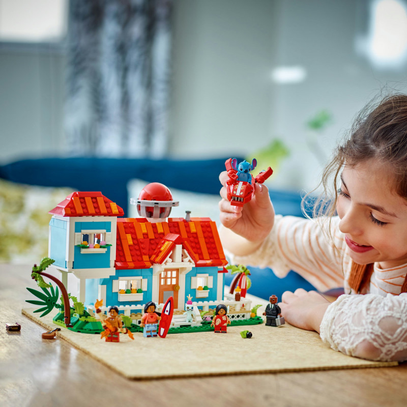 Casa de pe plaja a lui Lilo si Stitch 43268 LEGO Disney