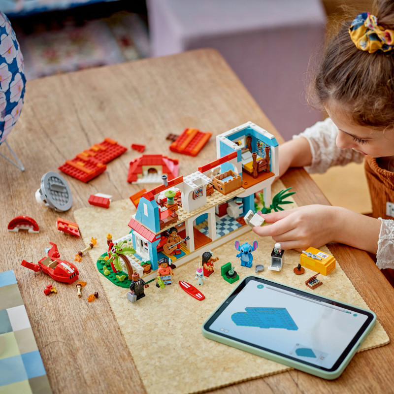Casa de pe plaja a lui Lilo si Stitch 43268 LEGO Disney