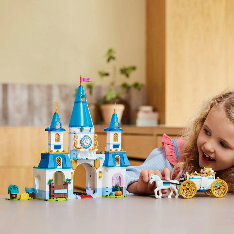 Castelul si caleasca Cenusaresei 43275 LEGO Disney