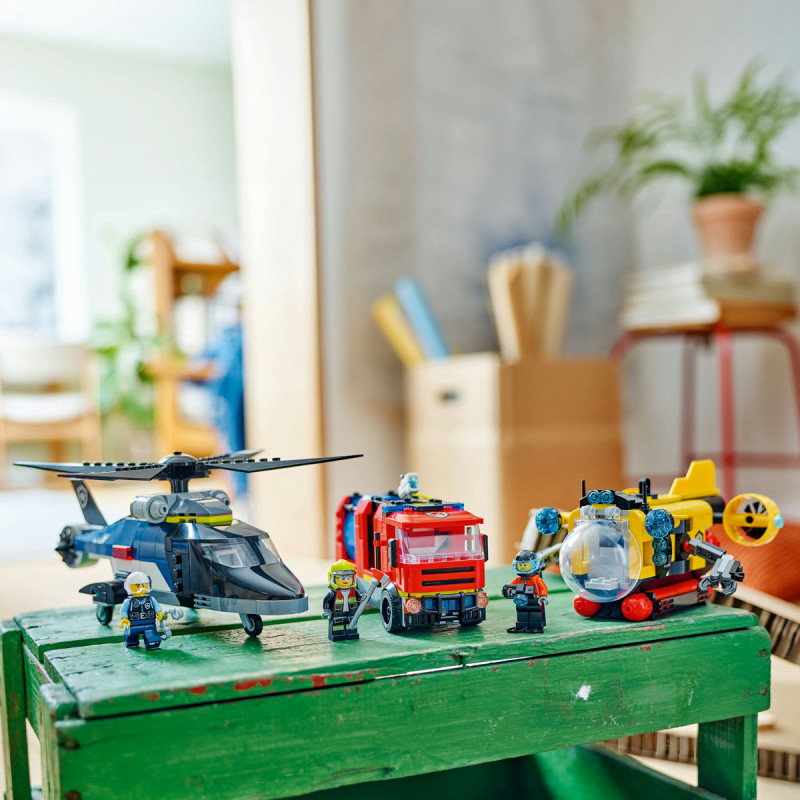 Elicopter, camion de pompieri si submarin remixate 60462 LEGO City