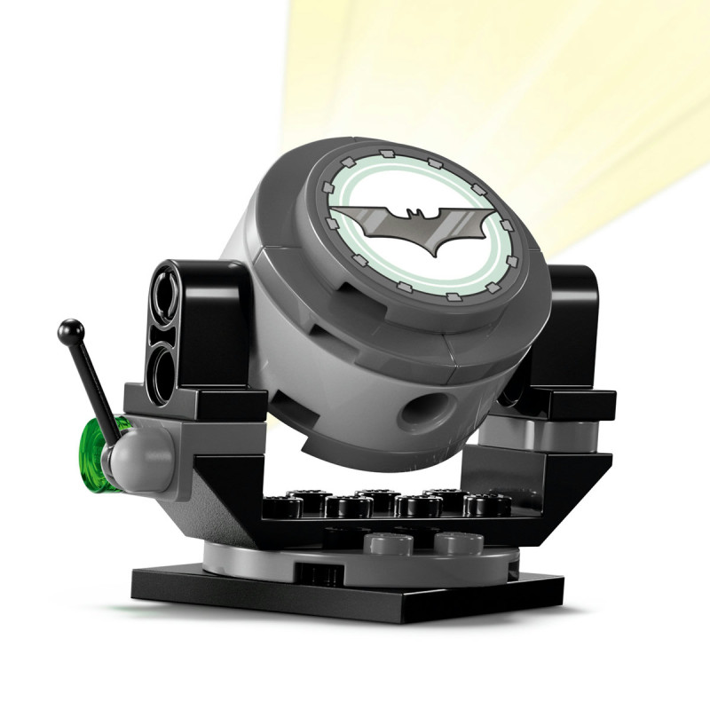 Batman™ Tumbler vs. Two-Face™ si Joker™ 76303