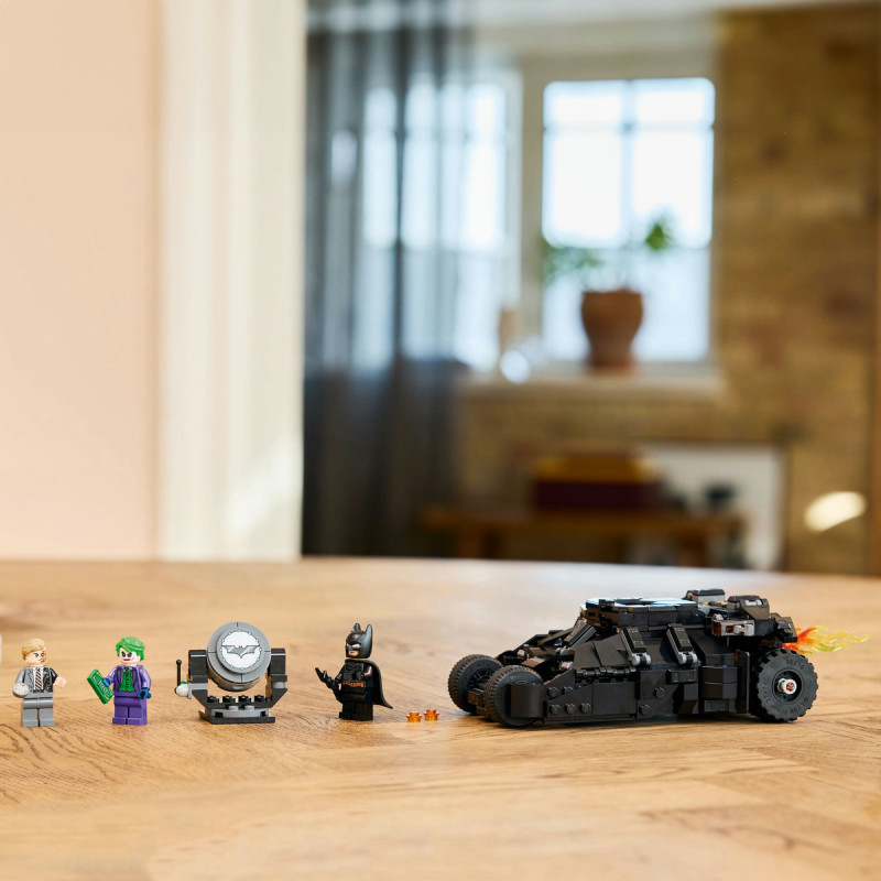 Batman™ Tumbler vs. Two-Face™ si Joker™ 76303
