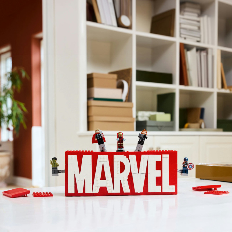 Sigla si minifigurine MARVEL 76313 LEGO Marvel Super Heroes