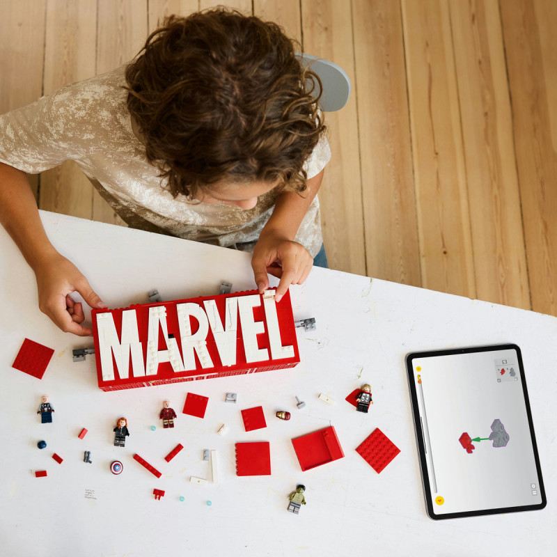 Sigla si minifigurine MARVEL 76313 LEGO Marvel Super Heroes