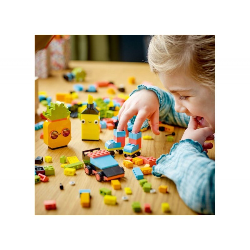 Distractie creativa in culori Neon LEGO Classic 11027