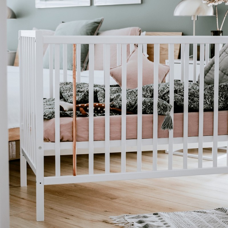 Set Patut Bebe Din Lemn Masiv Stardust White 120 cm x 60 cm plus Saltea Cocos Confort II 10 cm Woodies 