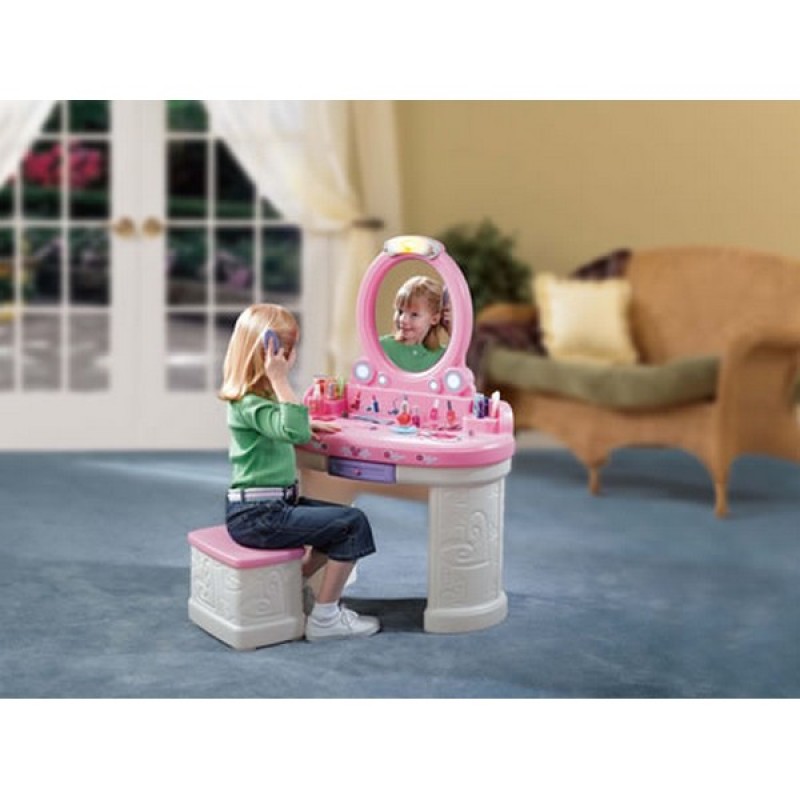 Masuta de machiaj pentru fetite Fantasy Vanity STEP2 